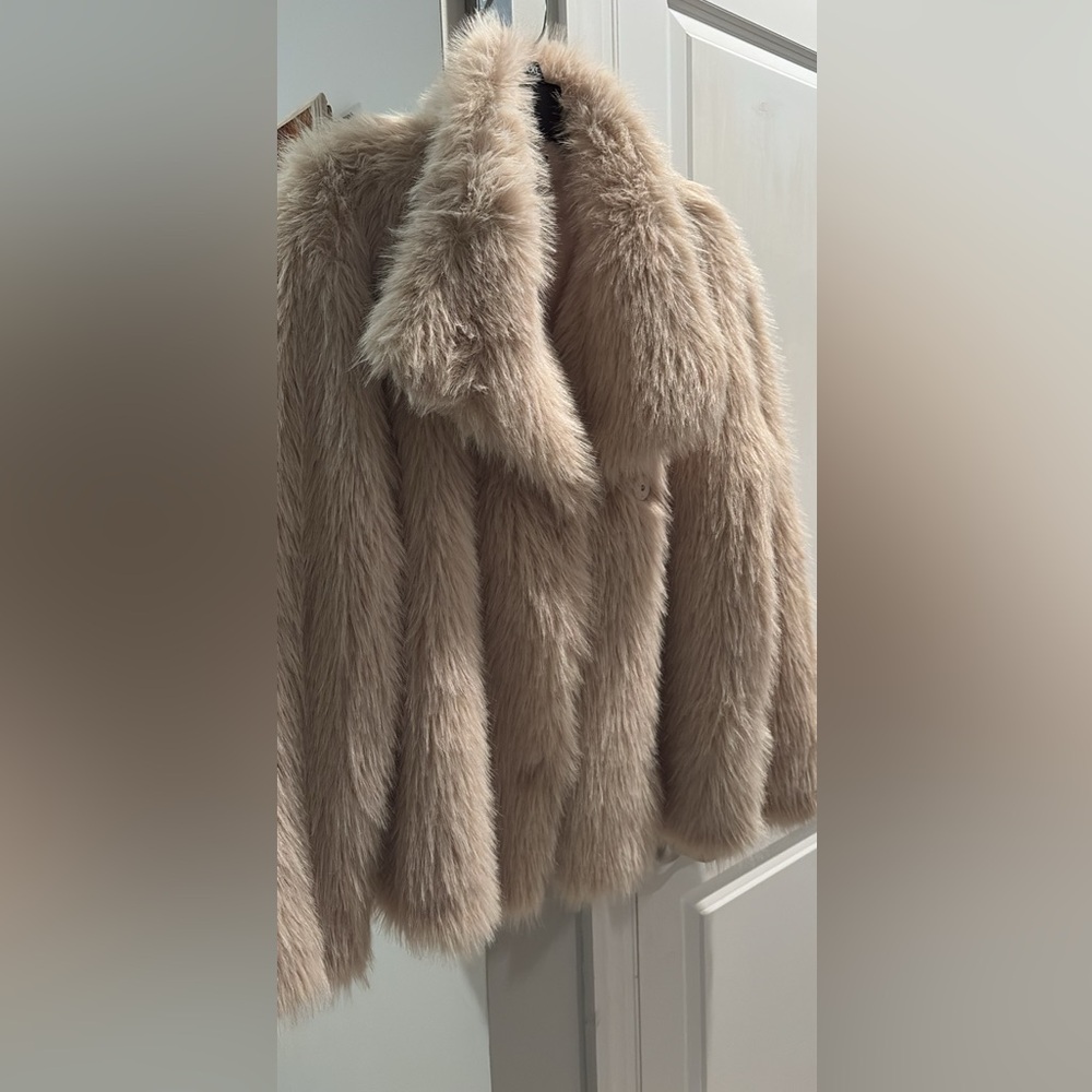 Beautiful short brand new faux cozy coat